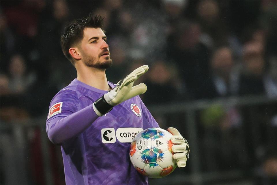 Kehrt als WM-Teilnehmer ins Tor des FC St. Pauli zurück: Nikola Vasilj. (Archivbild)Christian Charisius/dpa
