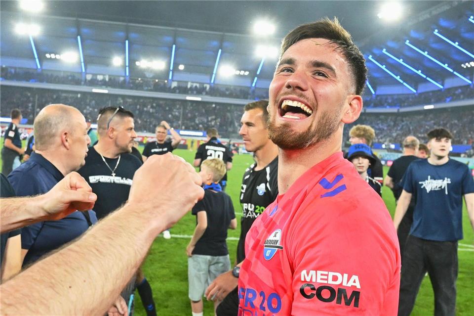 Kehrt nach Stuttgart zurück: Dennis Seimen nach dem Aufstieg mit Paderborn.Swen Pförtner/dpa