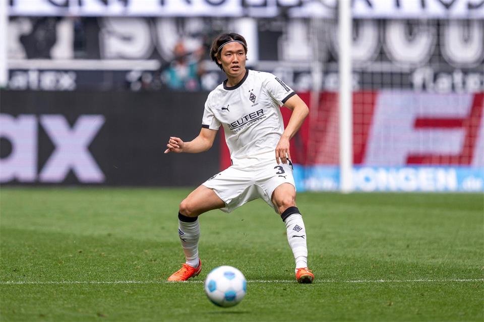 Kehrt zu Borussia Mönchengladbach zurück: Ko Itakura. (Archivbild) David Inderlied/dpa