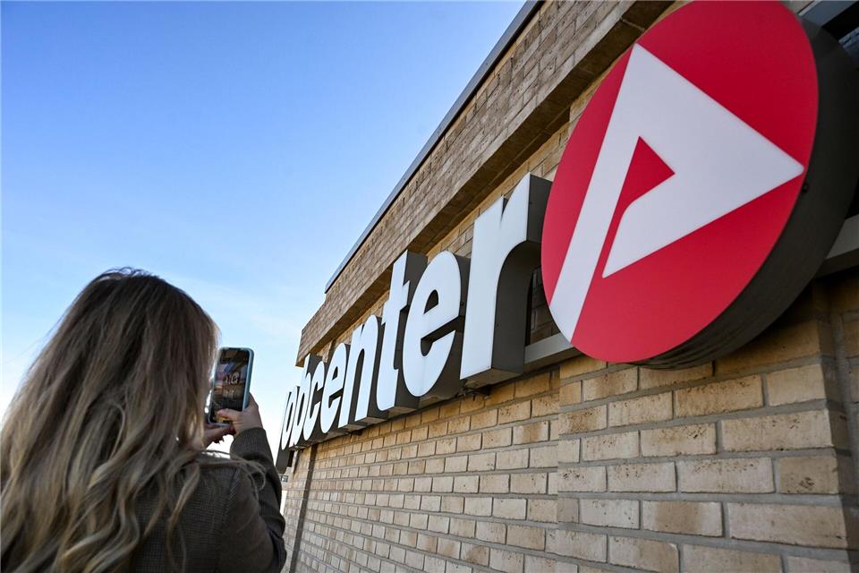 Kein Abschluss, aber Bock: Praktika und Probearbeit zeigen Motivation und Zuverlässigkeit – das kann Türen zur Ausbildung öffnen.picture alliance/dpa