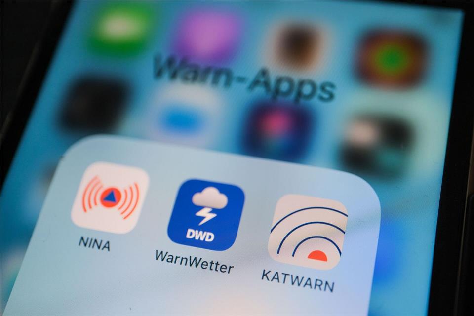 Warntag: Warnt Sie Ihr Smartphone per Cell Broadcast? Kein Cell Broadcast? Kein Problem! Mit Apps wie Nina oder Katwarn erreichen einen Warnmeldungen auch.Oliver Berg/dpa