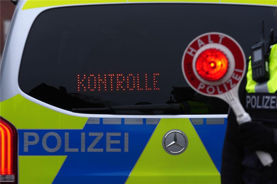 Kein Führerschein - in der Polizeikontrolle fiel es auf. (Illustration)Marcus Brandt/dpa
