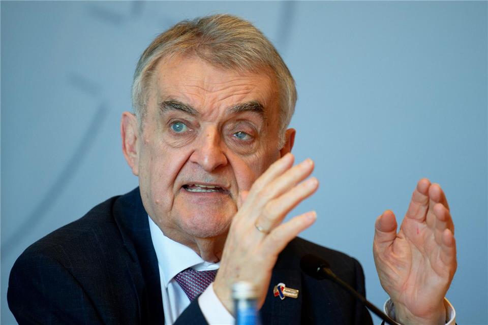Kein Grund zum Aufatmen: Nordrhein-Westfalens Innenminister Herbert Reul (CDU) stellt die polizeiliche Kriminalitätsstatistik 2025 vor.Henning Kaiser/dpa