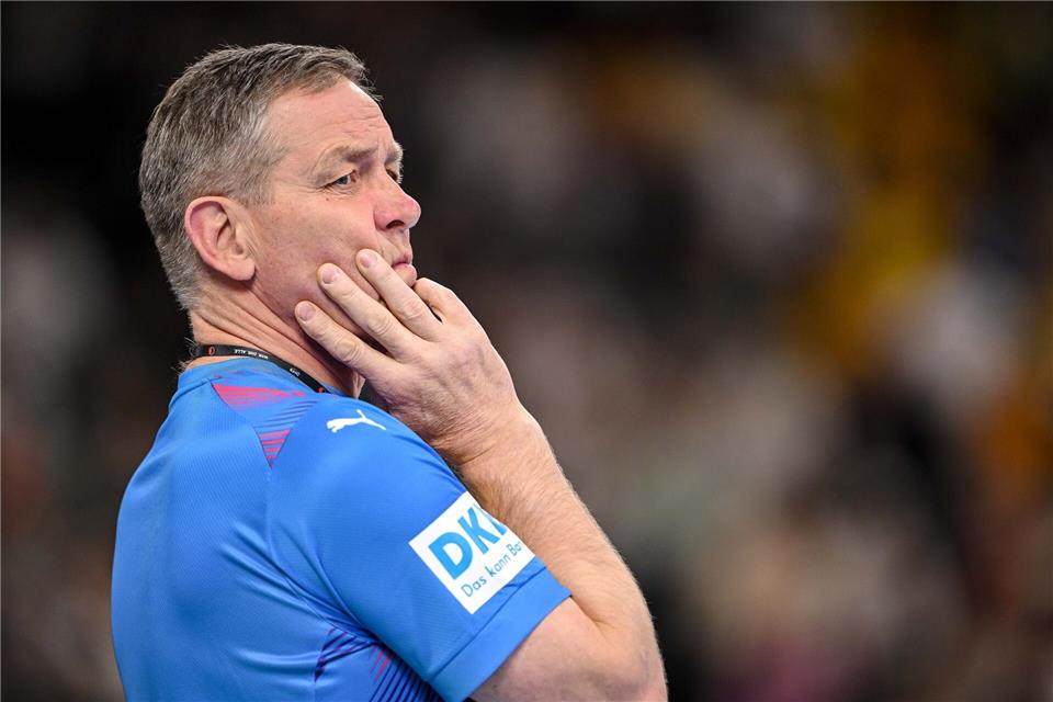 Kein Grund zur Freude. Alfred Gislason ist nicht zufrieden mit der Mannschaftsleistung. Harry Langer/dpa