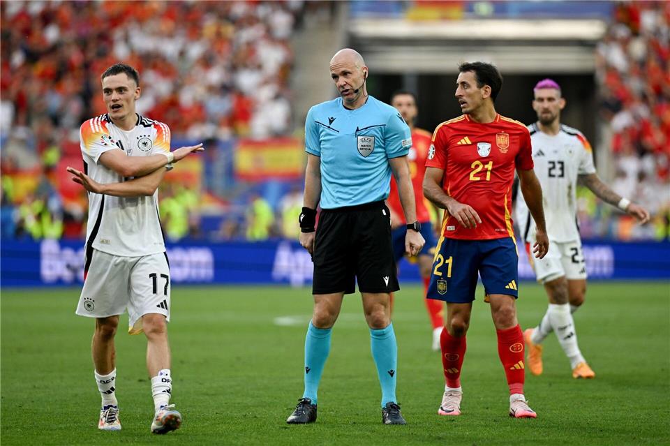 Kein Handspiel: Anthony Taylor traf die folgenschwere Entscheidung bei der EM 2024. (Archivfoto)Marijan Murat/dpa