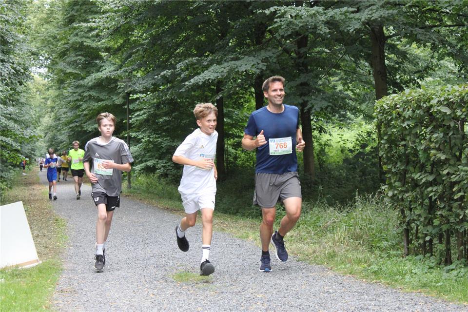 Kein Lauf wie jeder andere: Beim Tiergartenlauf ging’s wieder größtenteils durch den Wald über Stock und Stein.