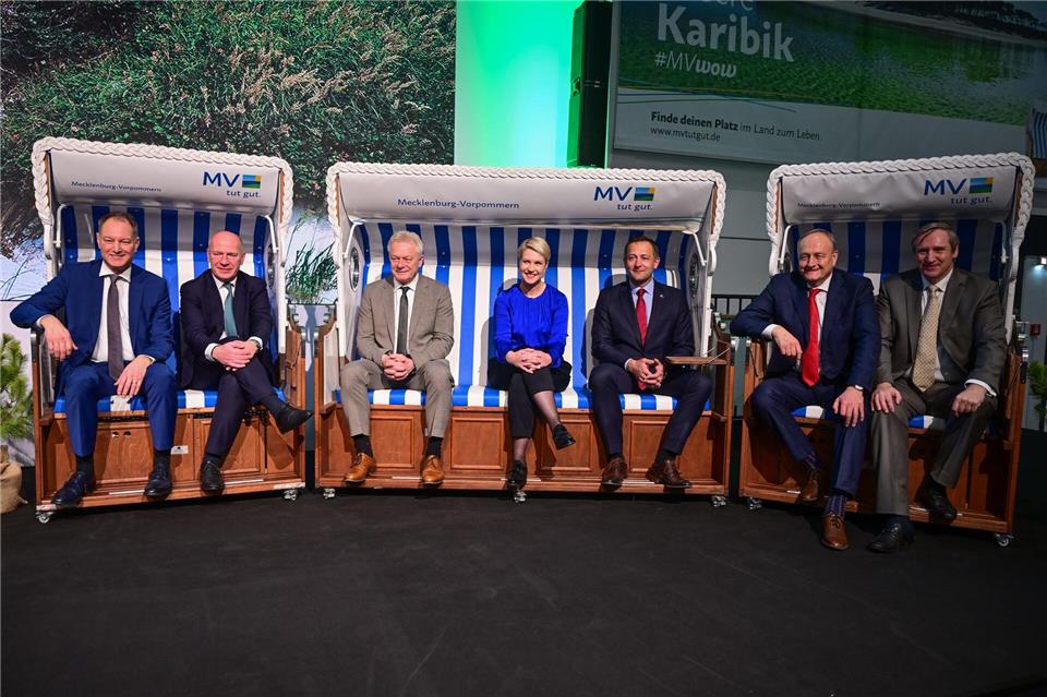 Kein MV-Event ohne Strandkorb: MV-Ministerpräsidentin Manuela Schwesig (SPD) ist stolz, dass der Nordosten als erstes Bundesland überhaupt das offizielle Partnerland der Internationalen Grünen Woche ist. Sebastian Christoph Gollnow/dpa