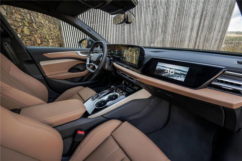 Kein Mangel an Bildschirmen im Cockpit des A6 Avant: Dennoch sind die Bedienelemente im Vergleich zur Konkurrenz dezent gestaltet. Audi AG/dpa-tmn