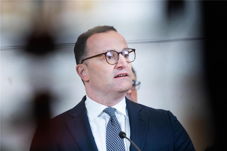 Kein Strafermittlungsverfahren gegen Jens Spahn wegen Beschaffung und Kauf von Corona-Masken. Christophe Gateau/dpa
