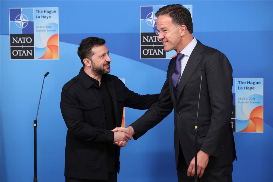 Kein einfacher Nato-Gipfel für Präsident Selenskyj: US-Präsident Trump lässt wenig Raum für neue Versprechungen der Allianz. Claudia Greco/Pool Reuters/AP/dpa