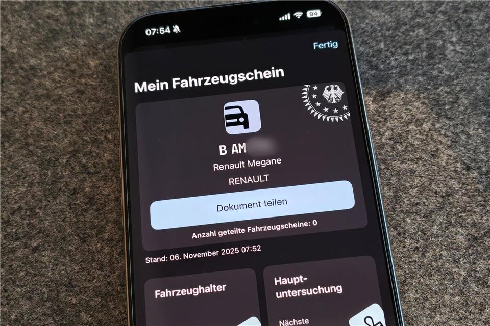 Kein knitteriges Papier mehr: So sieht er aus, der digitale Fahrzeugschein.Till Simon Nagel/dpa-tmn