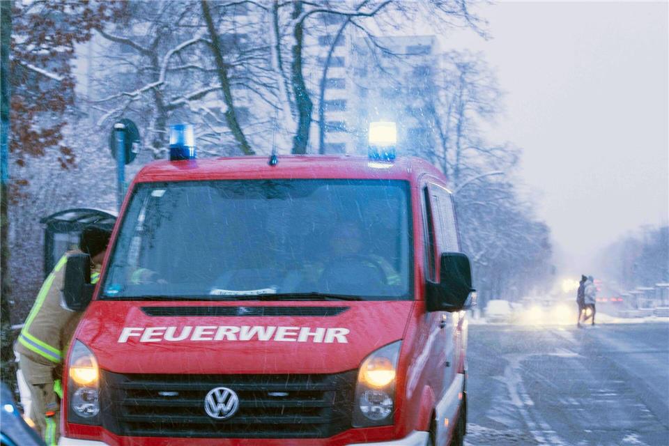 Keine Ampel, kein Licht,  Restaurants, Kioske, Tankstellen und Supermärkte sind verschlossen.Carsten Koall/dpa