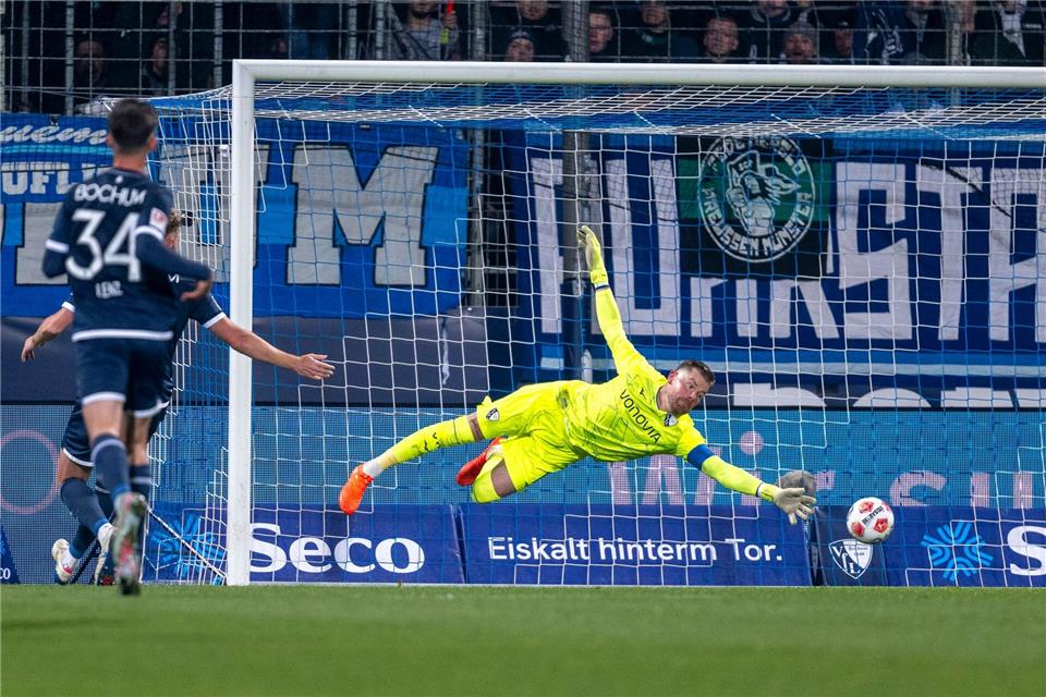 Keine Chance für Bochums Torhüter Timo Horn: 2:0 für Dresden.David Inderlied/dpa