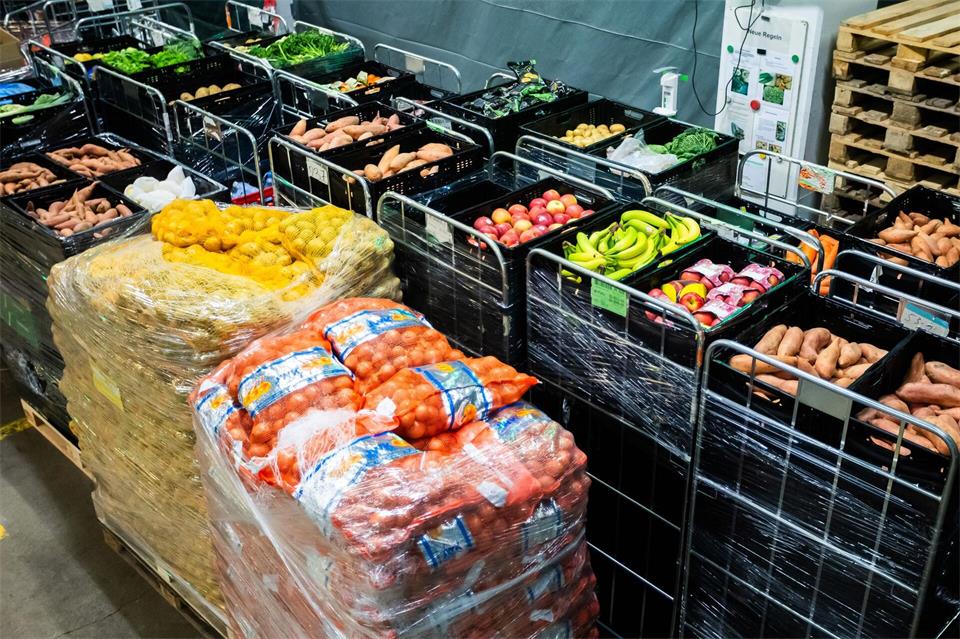 Keine Engpässe aber absehbar steigende Preise für Obst und Gemüse dürften laut Expertinnen die Folgen der diesjährigen heimischen Ernte sein. (Symbolbild)Christoph Soeder/dpa