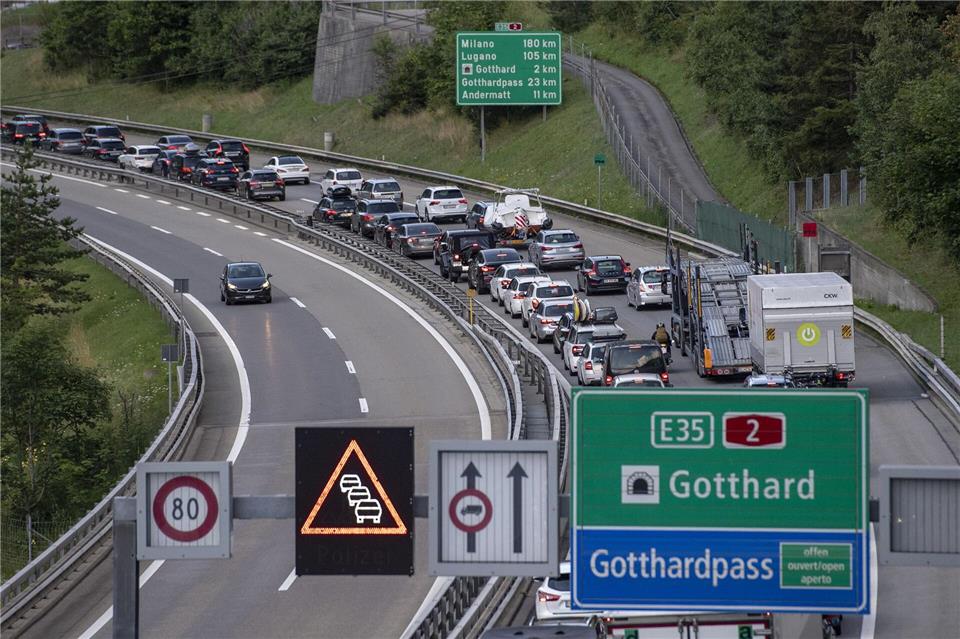 Keine extra-Gebühren: Die Durchfahrt durch den Gotthard-Straßentunnel ist umsonst. (Archivbild)Urs Flueeler/KEYSTONE/dpa