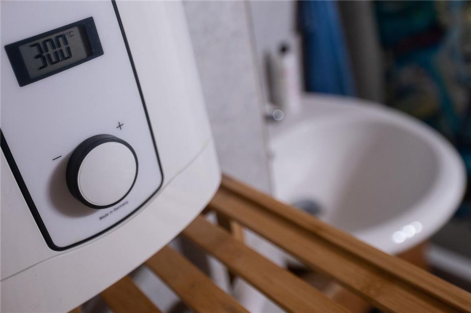 Keine langen Wege: Elektronische Durchlauferhitzer können das Wasser genau an der Zapfstelle erhitzen, wo es gebraucht wird.Sebastian Gollnow/dpa/dpa-tmn