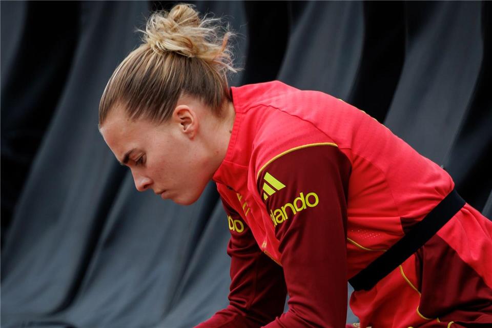 Keine leichte Zeit für Nationalspielerin Laura Freigang. (Archivbild)Daniel Karmann/dpa