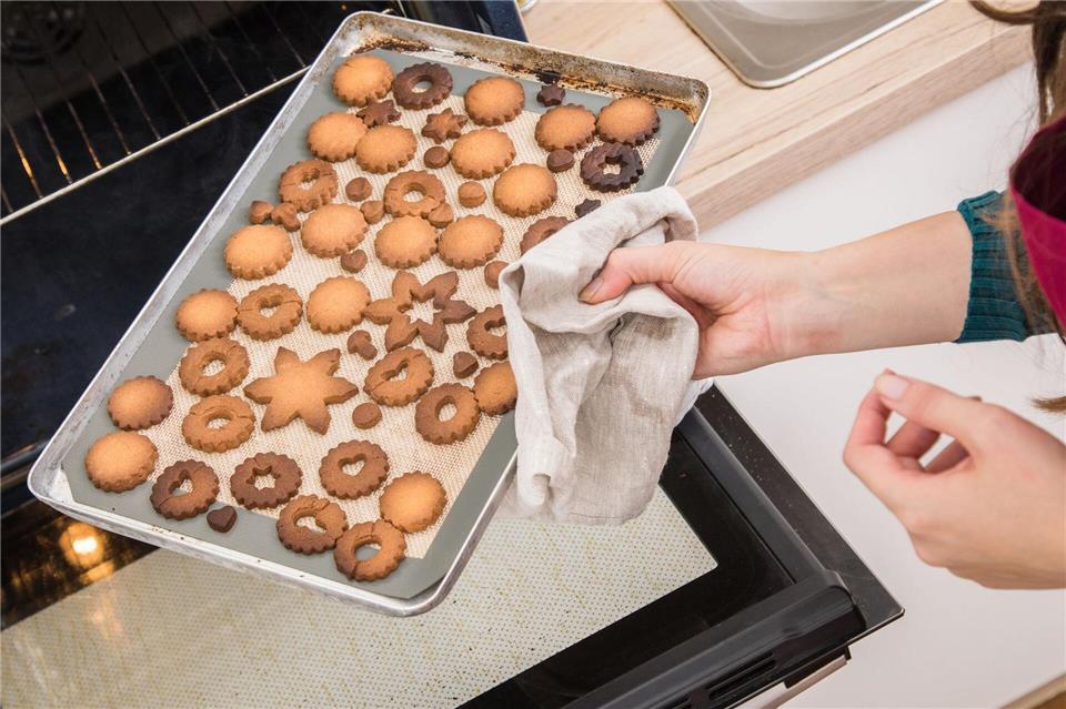 Kekse und Plätzchen gelingen auch ohne Zucker - zum Beispiel nach einem Rezept mit Dattelpaste von Bloggerin Sabine Voshage. Christin Klose/dpa-tmn