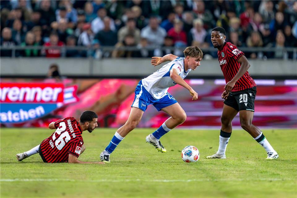 Kennet Eichhorn ist der jüngste Startelf-Spieler der Zweitliga-Historie. David Inderlied/dpa
