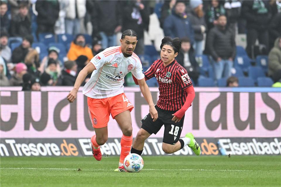 Kenneth Schmidt fehlt Düsseldorf monatelang (Archivbild).Swen Pförtner/dpa