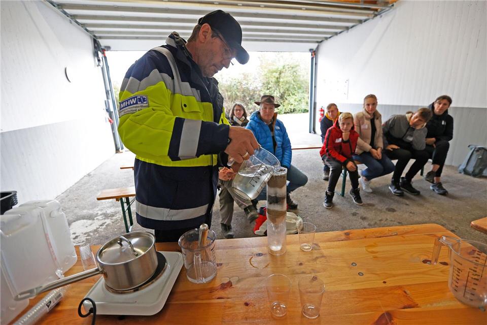 Kenntnisse für einfache Selbsthilfe-Tricks können über Krisenzeiten helfen. (Archivfoto)Uwe Lein/dpa