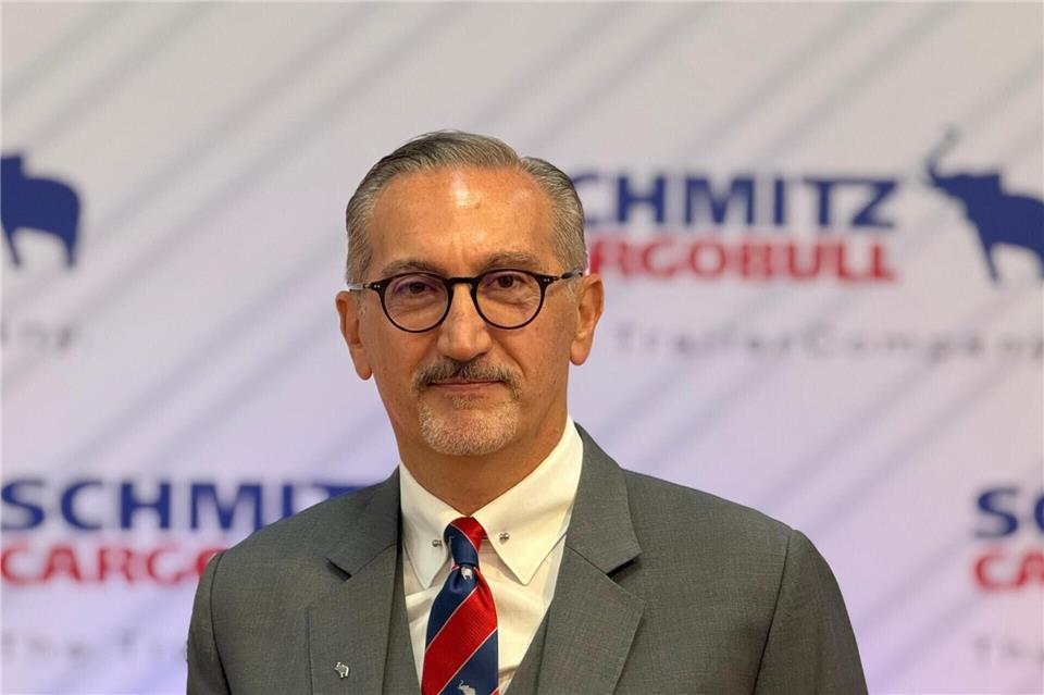 Kerem Tas, Country Manager von Schmitz Cargobull Türkiye, verantwortet auch das Werk in Adapazari innerhalb des internationalen Schmitz Cargobull Produktionsnetzwerks