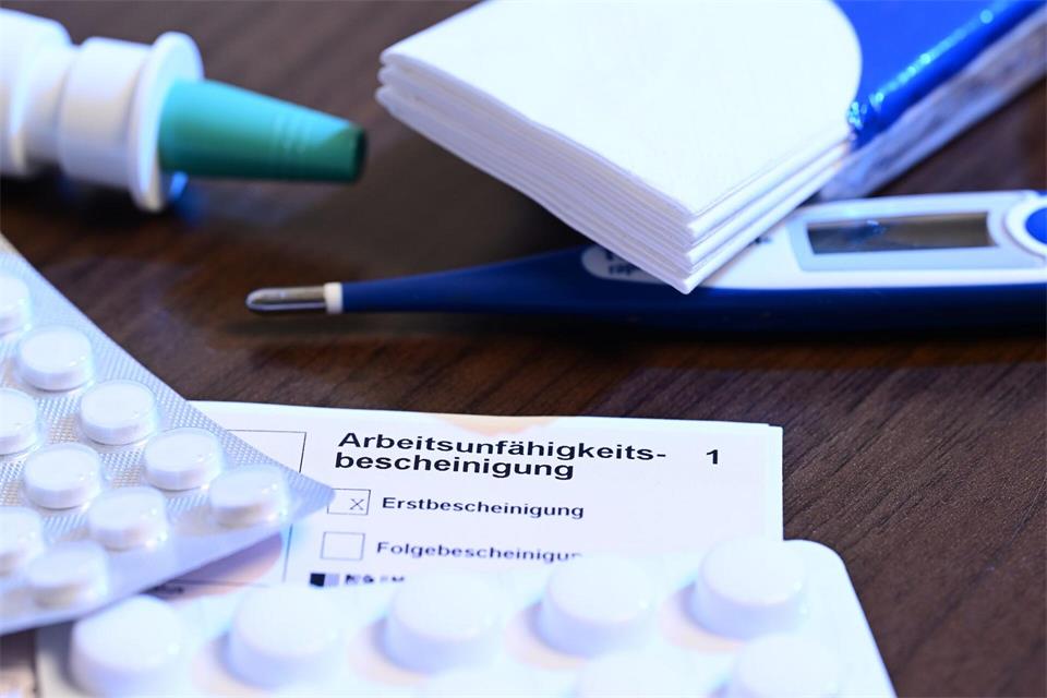 Kern des Vorhabens ist eine Nachweispflicht ab dem ersten Krankheitstag. (Symbolbild)picture alliance/dpa