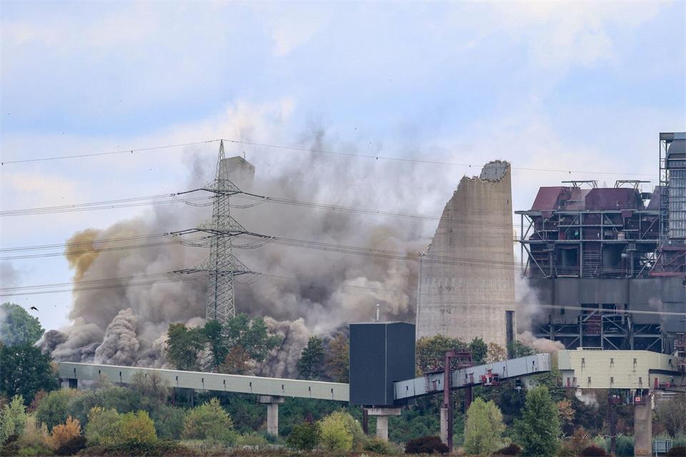 Kesselhaus des Kohlekraftwerks in Voerde gesprengt.Christoph Reichwein/dpa