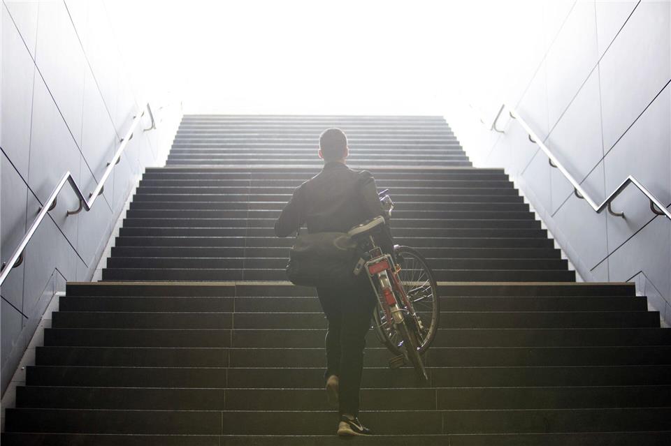 Kettenöl auf der Kleidung kann sehr hartnäckig sein.Christin Klose/dpa-tmn