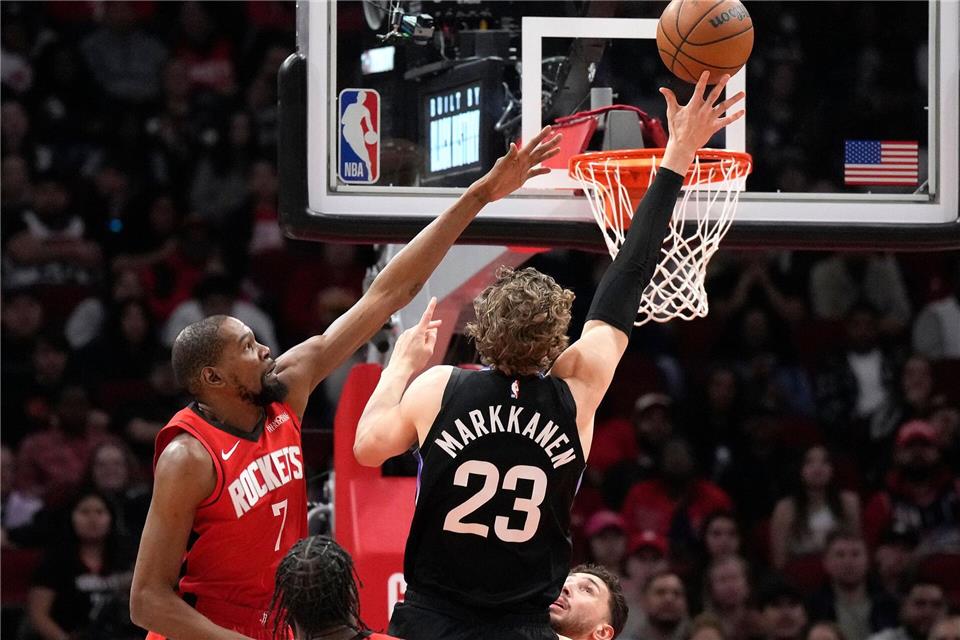 Kevin Durant (l) war schon viermal Olympiasieger mit dem US-Team.Karen Warren/FR172172 AP/AP/dpa