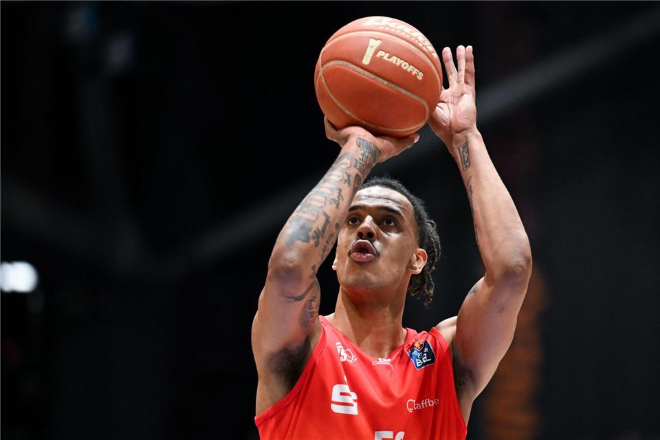 Kevin Yebo und die Bundesliga-Basketballer der Niners Chemnitz feierten gegen Frankfurt einen wichtigen Heimsieg. (Archivbild)Hendrik Schmidt/dpa
