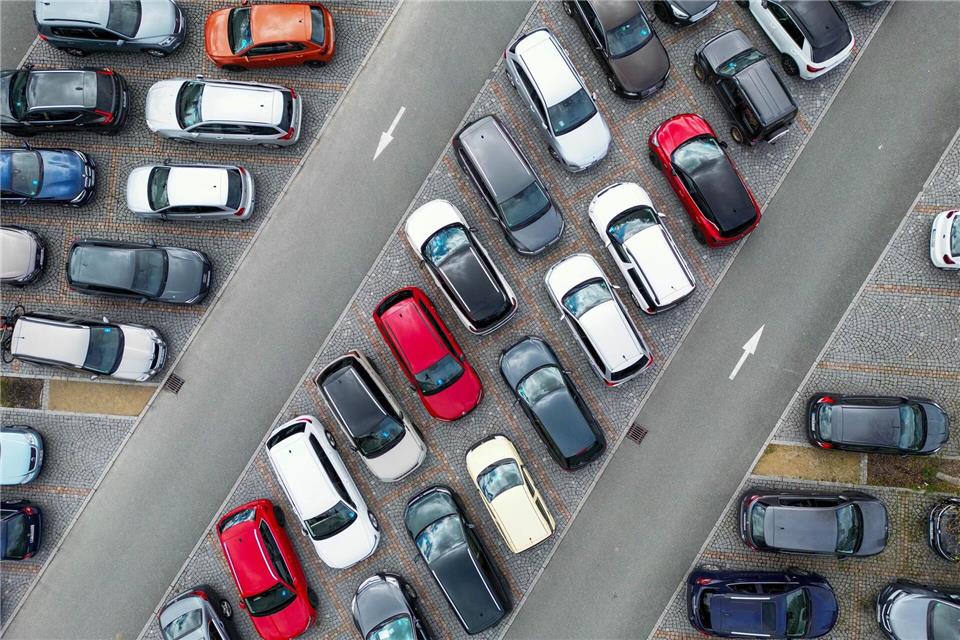Kfz-Versicherungen werden gefühlt immer teurer. Aber es gibt durchaus auch Sparpotenzial.picture alliance/dpa