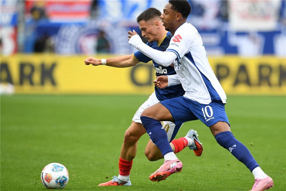 Kiel und Darmstadt lieferten ein intensives Spiel.Daniel Bockwoldt/dpa
