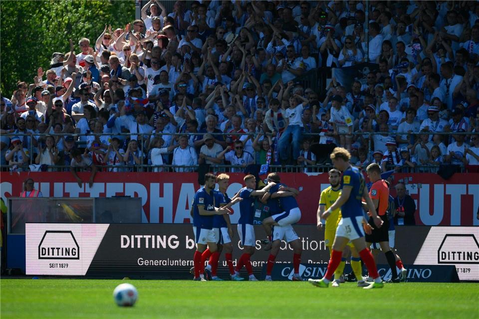 Kieler Jubel gegen Eintracht Braunschweig.Gregor Fischer/dpa