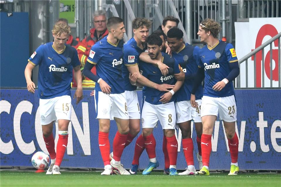 Kieler Jubel gegen Kaiserslautern.Daniel Bockwoldt/dpa