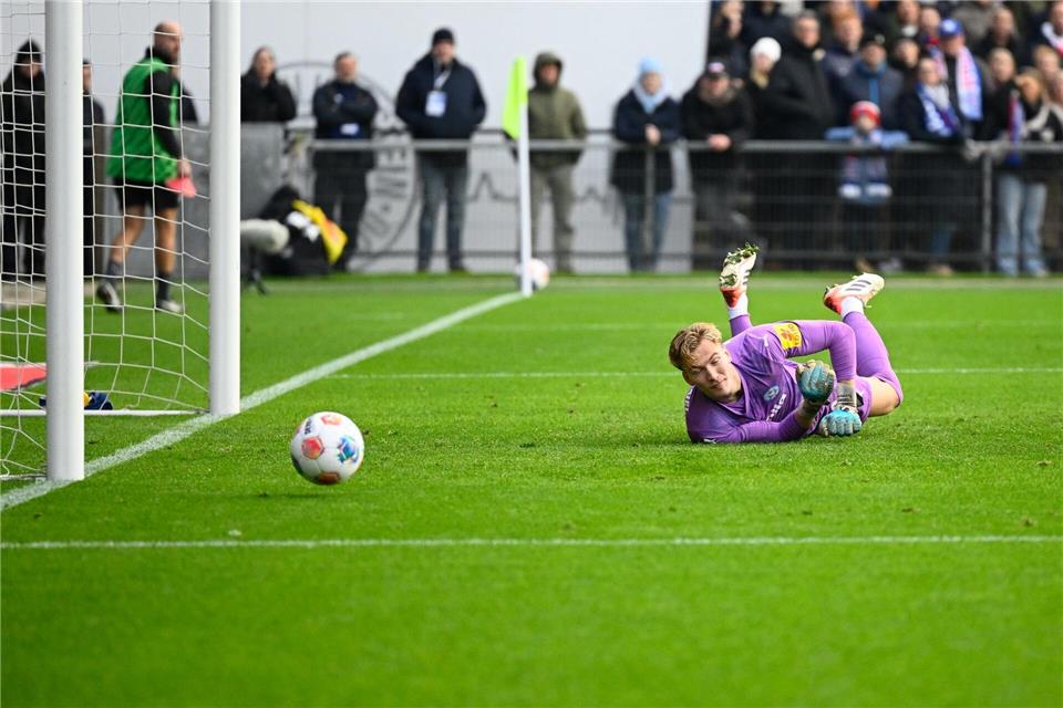 Kiels Torwart Jonas Krumrey überzeugtGregor Fischer/dpa