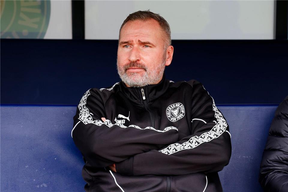 Kiels Trainer Tim Walter bei seinem Einstand als Coach der Zweitligisten. Frank Molter/dpa