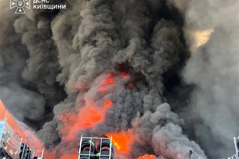 Kiew und das Umland kommt wegen ständiger Luftangriffen seit Tagen nicht zur Ruhe.Ukrainian Emergency Service/via Ap/dpa