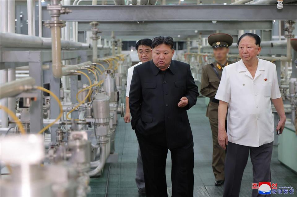 Kim möchte das Atomprogramm des Landes „exponentiell“ ausbauen. (Archivfoto)Uncredited/KCNA/KNS/dpa