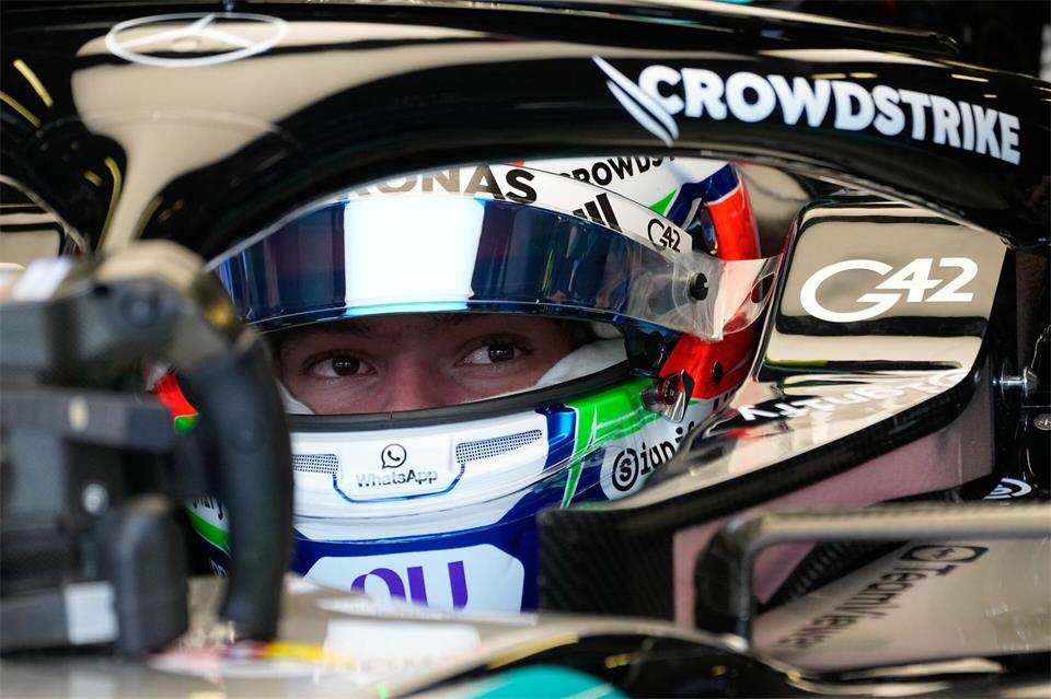 Kimi Antonelli hilflos: „Warum können wir’s nicht reparieren?“Darko Bandic/AP/dpa