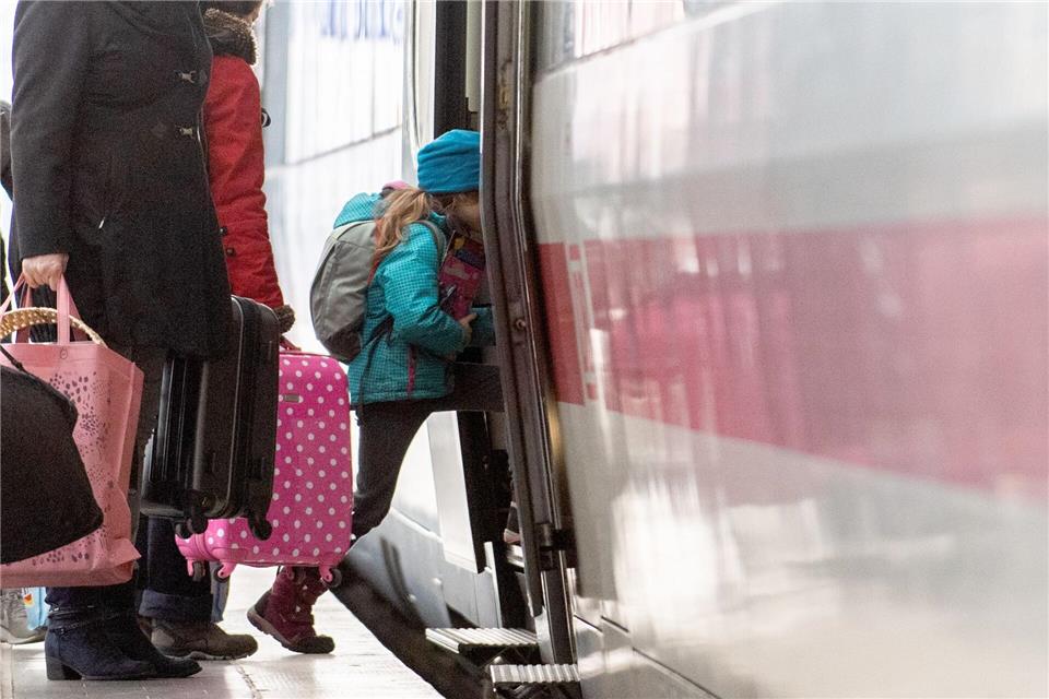 Kinder dürfen allein im Fernzug fahren - nun können Eltern aber für einzelne Züge eine Betreuung buchen.picture alliance / dpa Themendienst