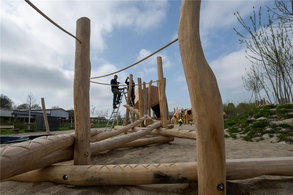Kinder können sich auf Spielplätzen austoben.Stefan Puchner/dpa