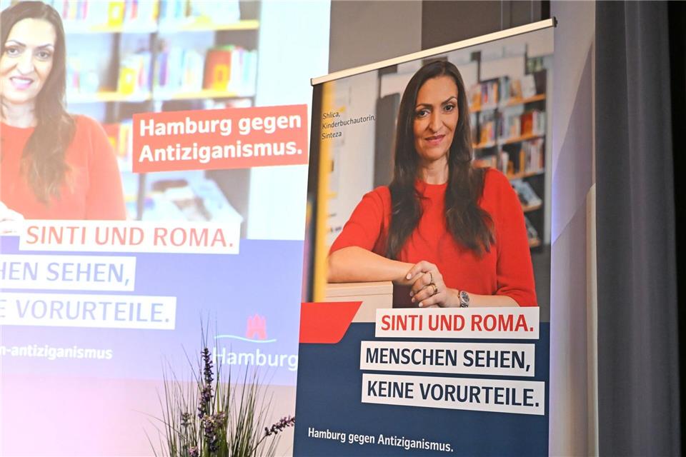 Kinderbuchautorin und Sinteza Shlica Weiß ist eine der drei Personen, die in der Kampagne zu sehen ist.Leonie Asendorpf/dpa