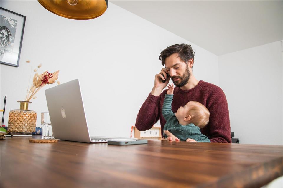 Kindergeld online beantragen: Eltern können den Antrag sicher und kostenfrei über die offizielle Seite der Bundesagentur für Arbeit stellen.Christin Klose/dpa-tmn/dpa