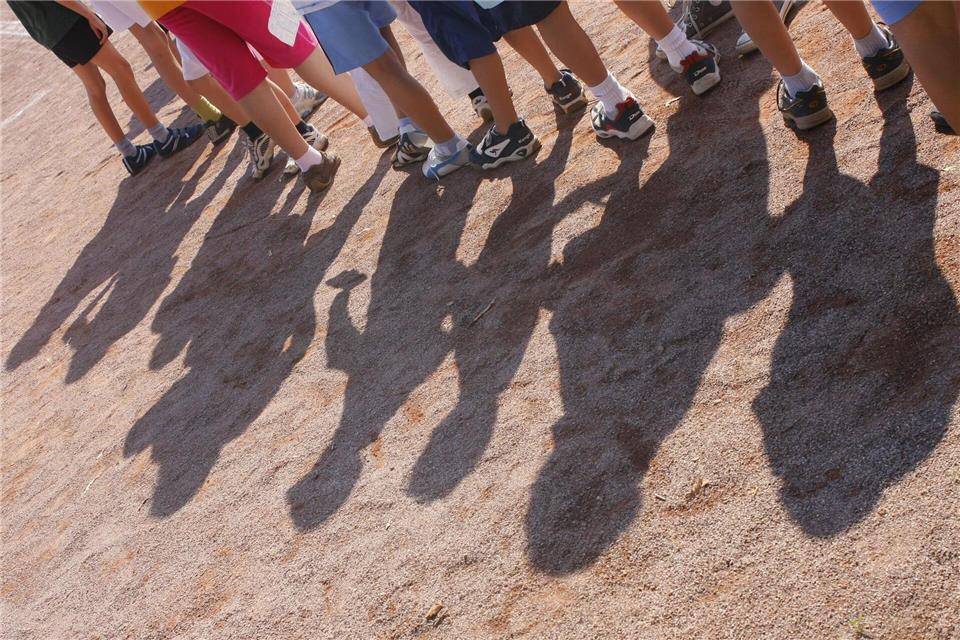 Kinderschutz im Sport ist flächendeckend Bestandteil der Ausbildung von Trainerinnen und Trainern. (Archivbild)picture-alliance/ dpa
