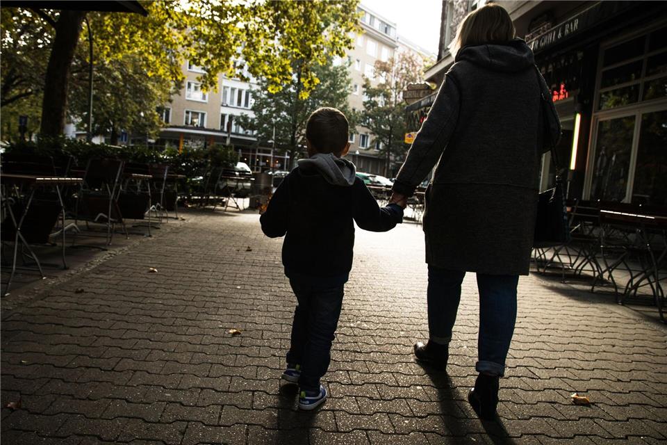 Kindeswohl im Mittelpunkt: Nach einer Trennung entscheidet oft das Gericht, bei welchem Elternteil die Kinder dauerhaft leben werden.Christin Klose/dpa-tmn