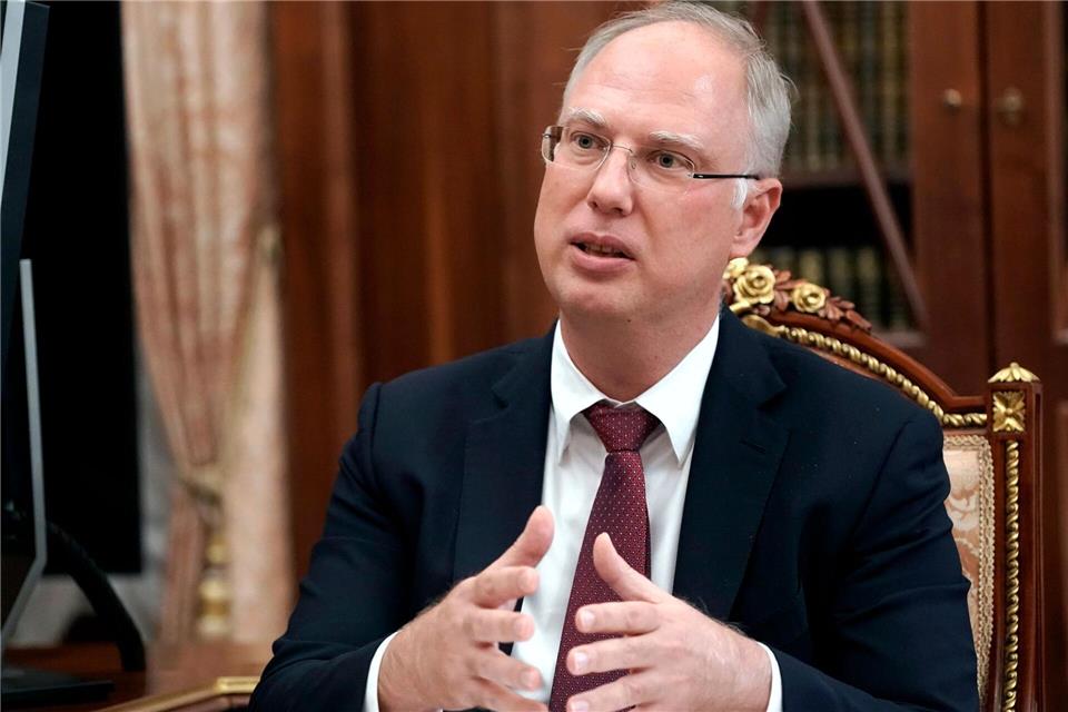 Kirill Dmitrijew gestikuliert während eines Gesprächs mit dem russischen Präsidenten Putin im Kreml.Alexei Druzhinin/Pool Sputnik Kremlin/AP/dpa