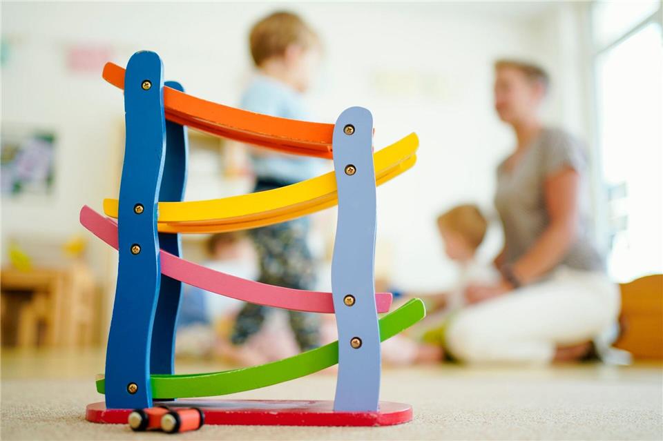 Kitas haben einen breiten Bildungs-, Betreuungs- und Erziehungsauftrag und müssen die Bedürfnisse jedes einzelnen Kindes im Blick behalten. (Symbolbild)Uwe Anspach/dpa