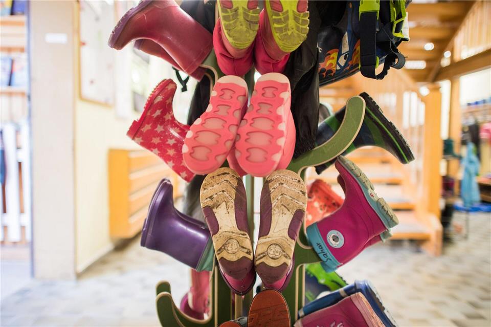 Kitas in Bayern sollen mehr Geld bekommen - wie lange angekündigt.Andreas Arnold/dpa