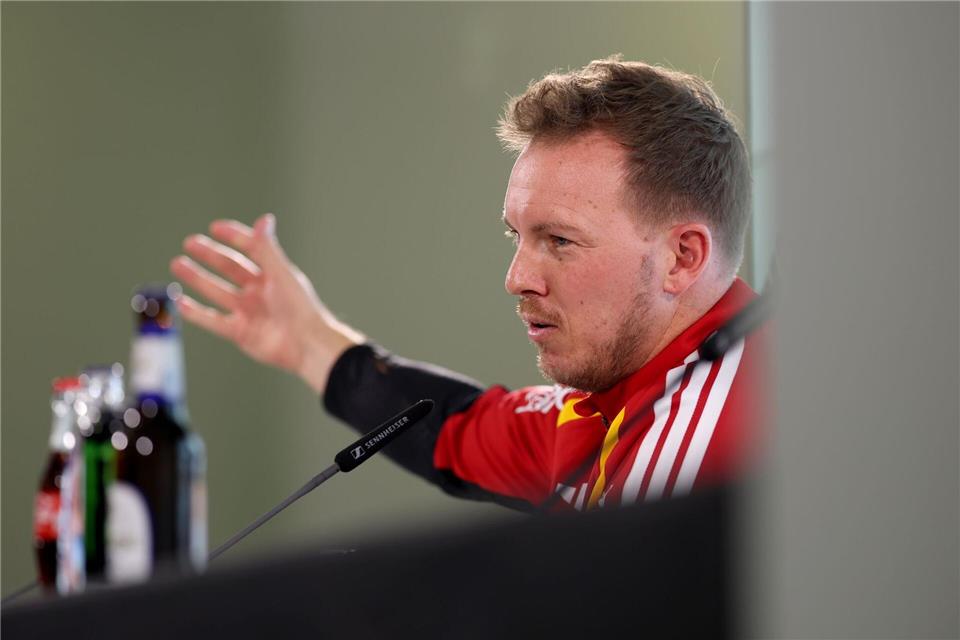 Klare Ansage vom Bundestrainer: Können uns keinen Ausrutscher leisten.Christian Charisius/dpa